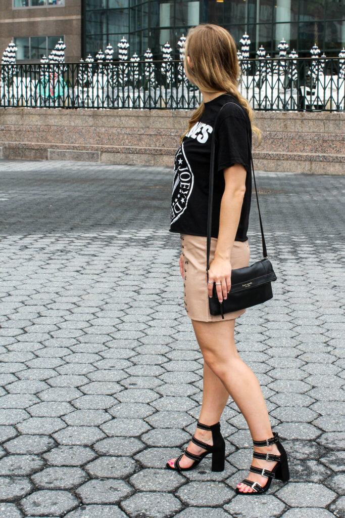 The Perfect Pair: Graphic Tees and Skirts - Fashion & Fernweh